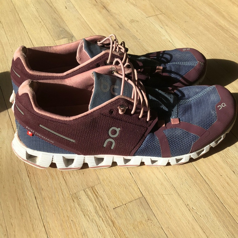 OnCloud Women’s size 10 shoes